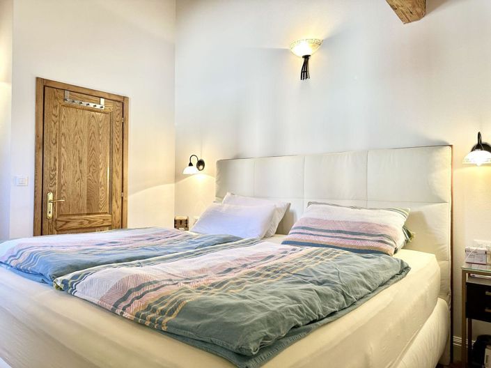 Image No.16-3 Bed Property for sale