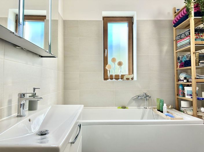 Image No.18-3 Bed Property for sale