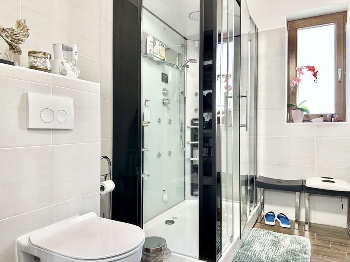 Image No.19-3 Bed Property for sale