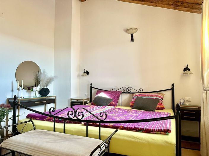 Image No.20-3 Bed Property for sale