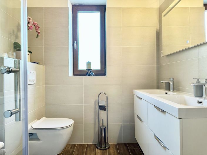 Image No.22-3 Bed Property for sale