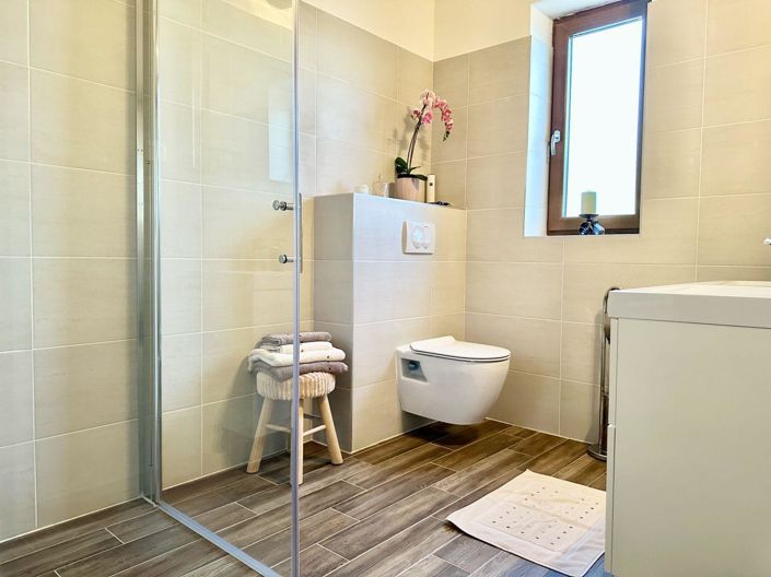 Image No.23-3 Bed Property for sale