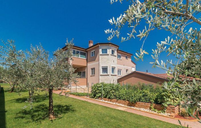 Image No.11-10 Bed Property for sale