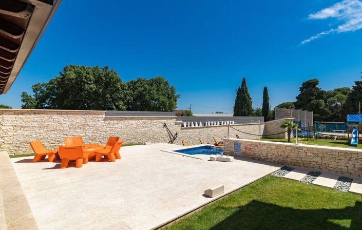 Image No.19-10 Bed Property for sale