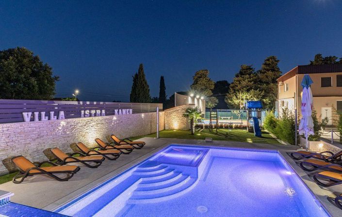 Image No.2-10 Bed Property for sale