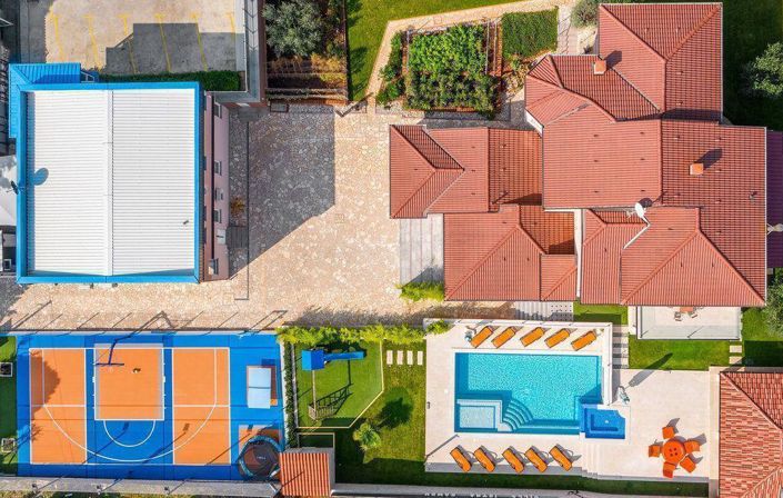 Image No.24-10 Bed Property for sale