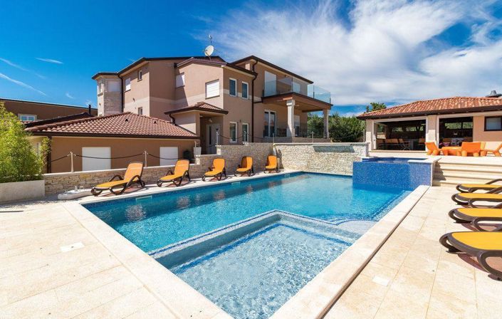 Image No.7-10 Bed Property for sale