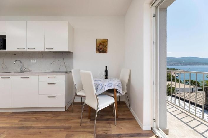 Image No.11-8 Bed Property for sale