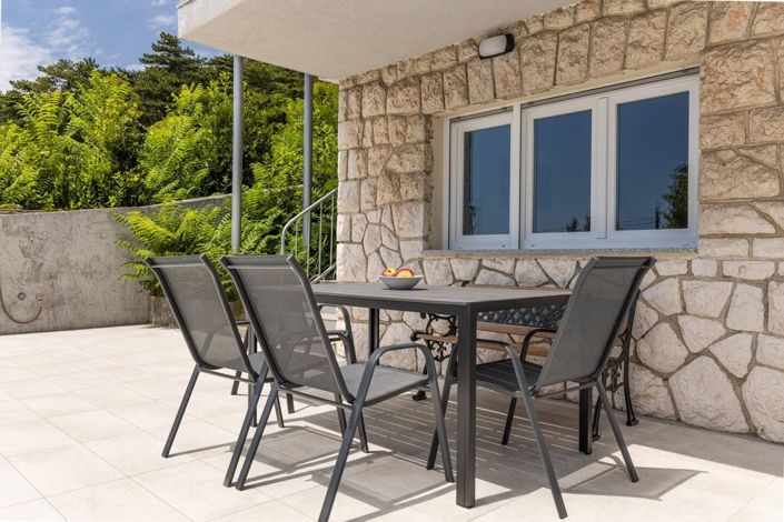 Image No.13-8 Bed Property for sale