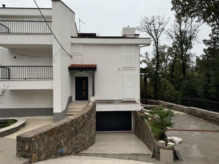 Image No.3-5 Bed Property for sale