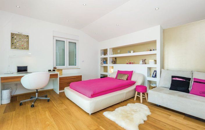 Image No.8-4 Bed Property for sale