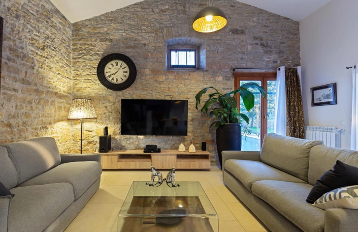 Image No.16-4 Bed Property for sale