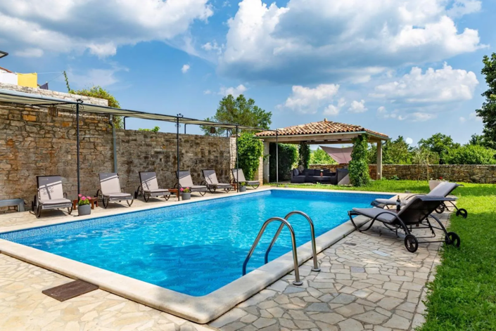 Image No.2-4 Bed Property for sale