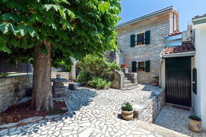 Image No.6-4 Bed Property for sale