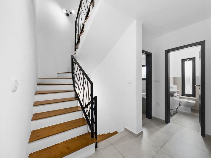 Image No.22-4 Bed Property for sale