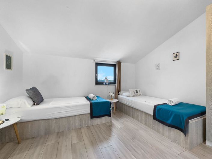 Image No.25-4 Bed Property for sale