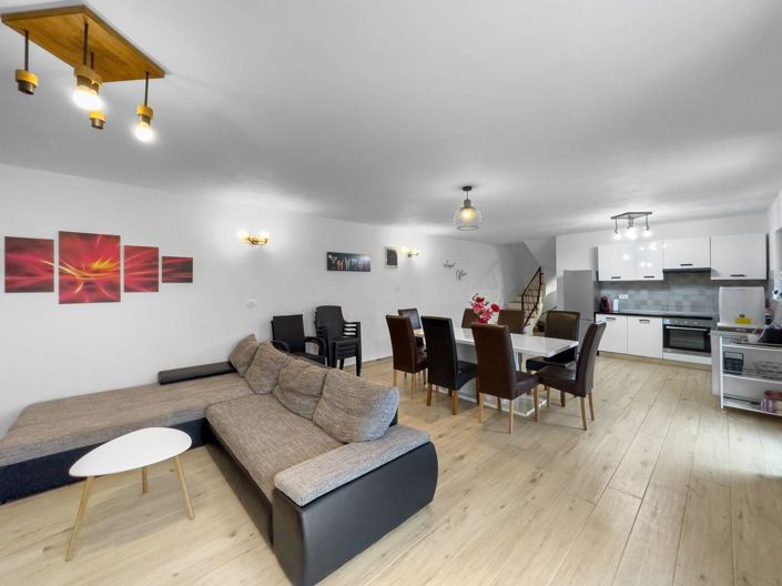 Image No.5-4 Bed Property for sale