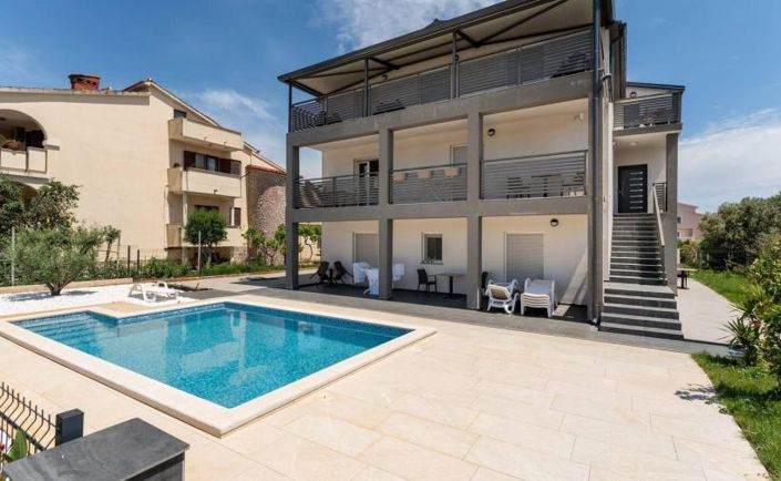 Image No.1-Propriété de 15 chambres à vendre à Croatie