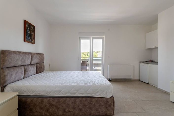 Image No.19-15 Bed Property for sale