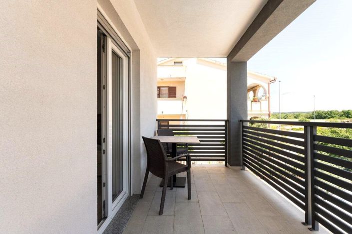 Image No.24-15 Bed Property for sale