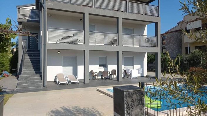 Image No.25-15 Bed Property for sale