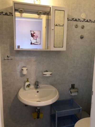 Image No.10-8 Bed Property for sale