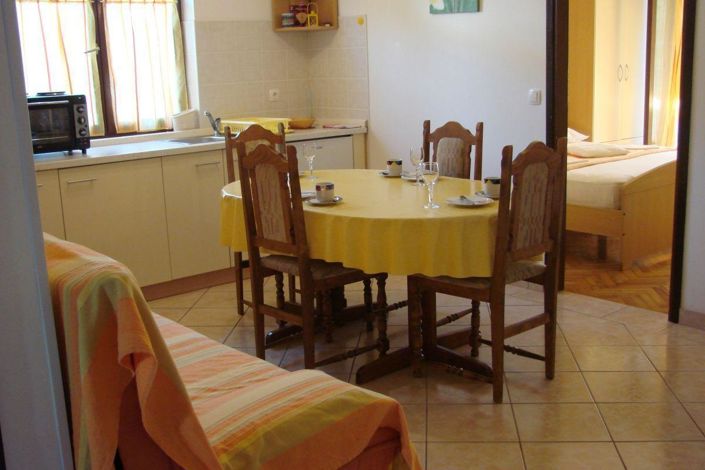 Image No.11-8 Bed Property for sale