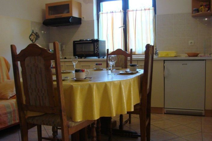 Image No.12-8 Bed Property for sale