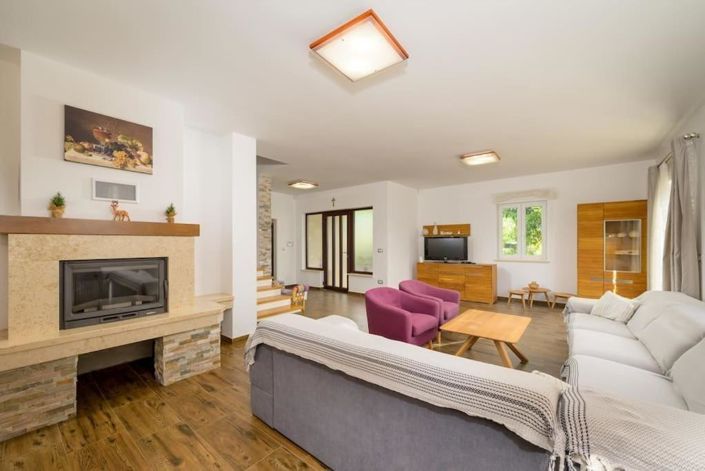 Image No.13-5 Bed Property for sale