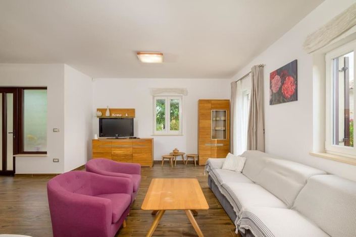 Image No.14-5 Bed Property for sale