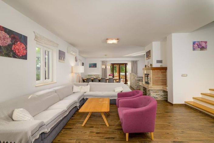 Image No.15-5 Bed Property for sale