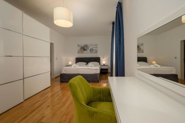 Image No.17-5 Bed Property for sale