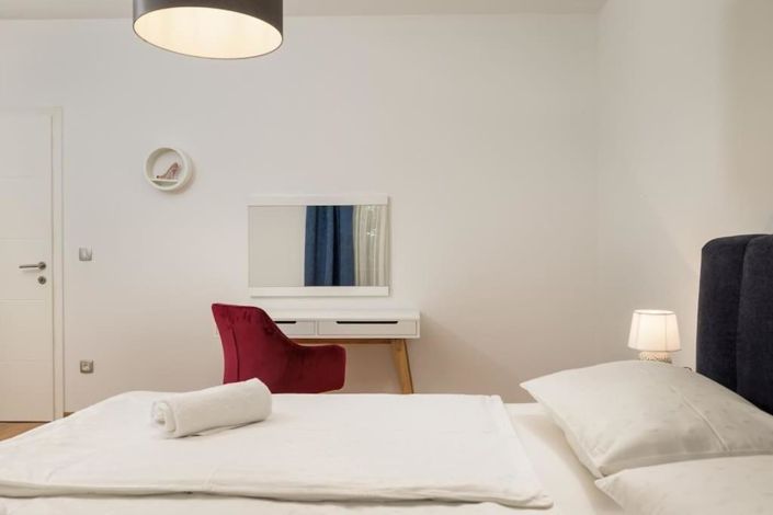 Image No.18-5 Bed Property for sale