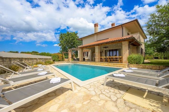 Image No.2-5 Bed Property for sale