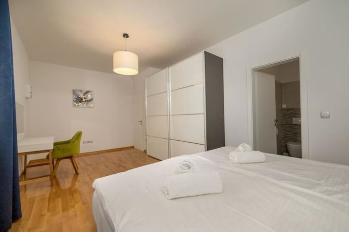 Image No.21-5 Bed Property for sale