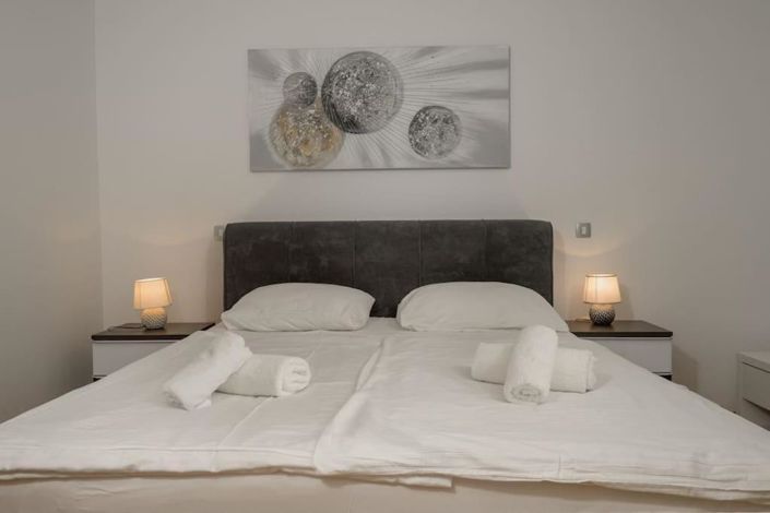 Image No.22-5 Bed Property for sale