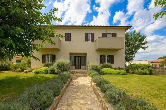 Image No.3-5 Bed Property for sale