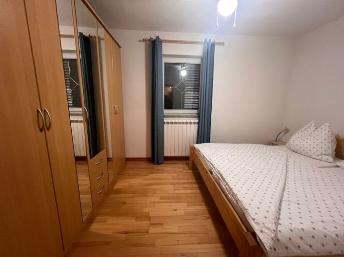 Image No.9-7 Bed Property for sale