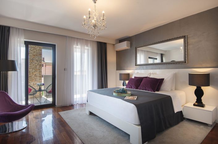 Image No.16-9 Bed Property for sale