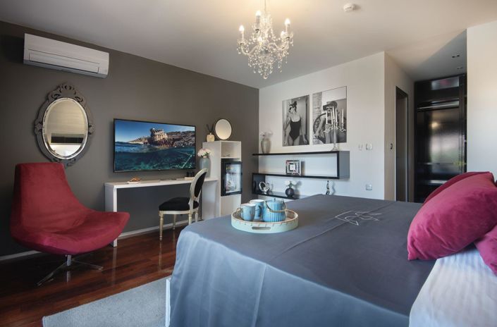 Image No.19-9 Bed Property for sale