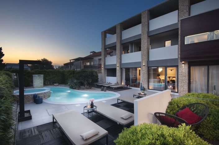 Image No.2-9 Bed Property for sale