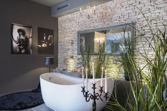 Image No.21-9 Bed Property for sale