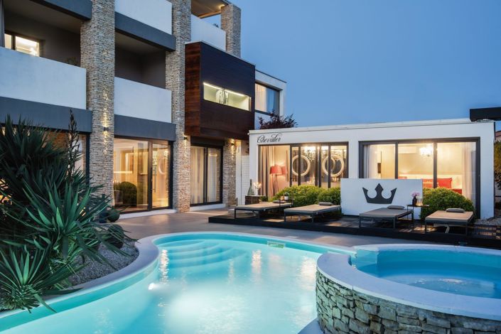 Image No.3-9 Bed Property for sale