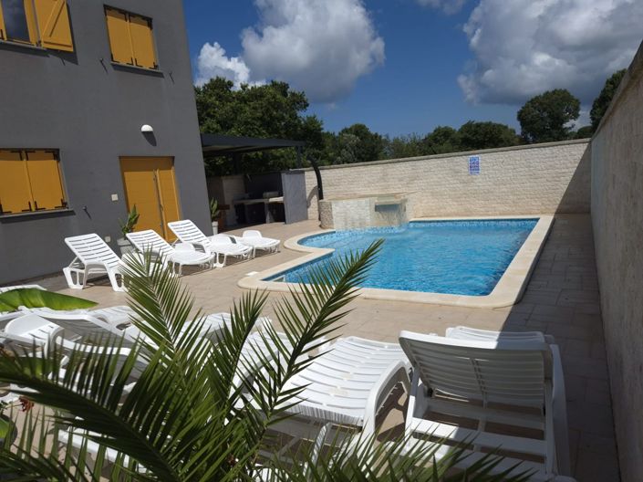 Image No.1-Propriété de 7 chambres à vendre à Valbandon