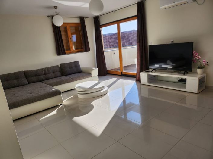 Image No.11-7 Bed Property for sale