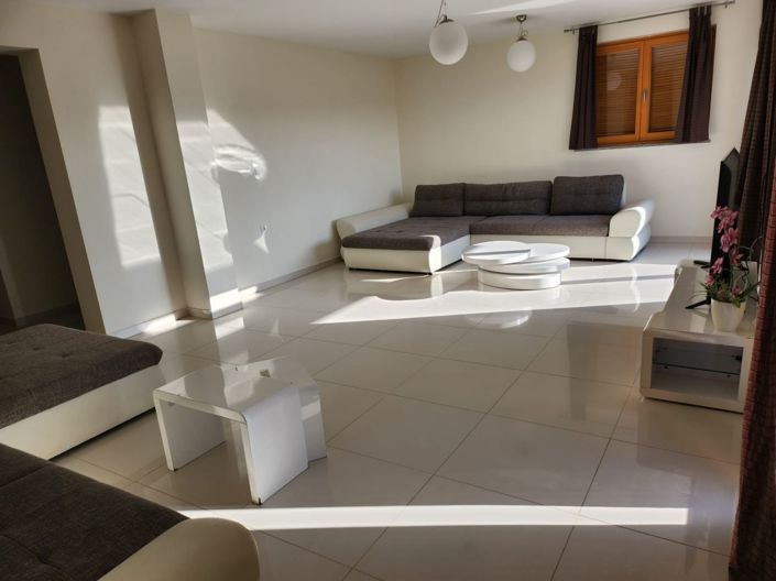 Image No.12-7 Bed Property for sale