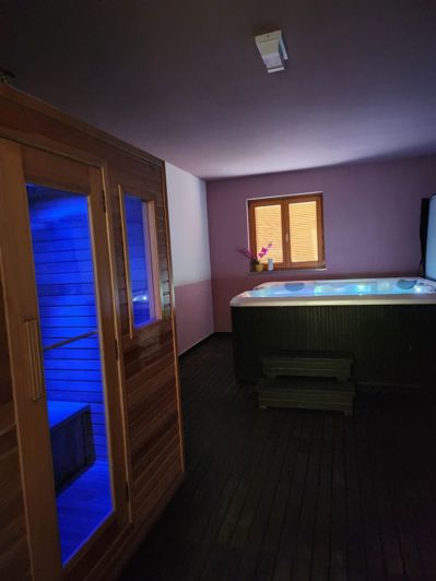 Image No.15-7 Bed Property for sale