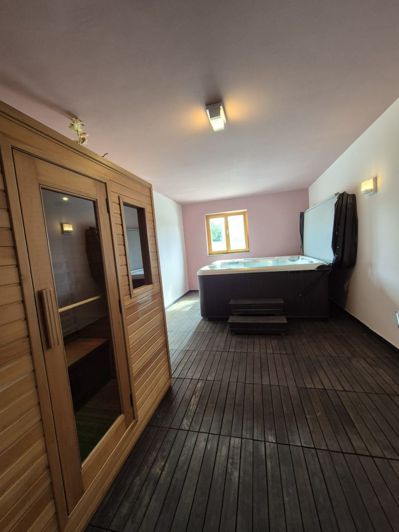 Image No.16-7 Bed Property for sale