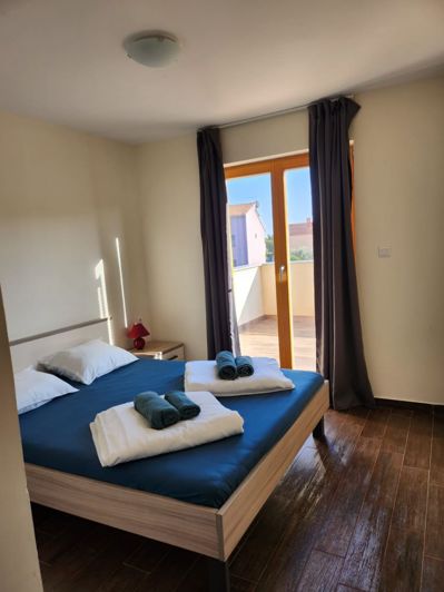 Image No.20-7 Bed Property for sale