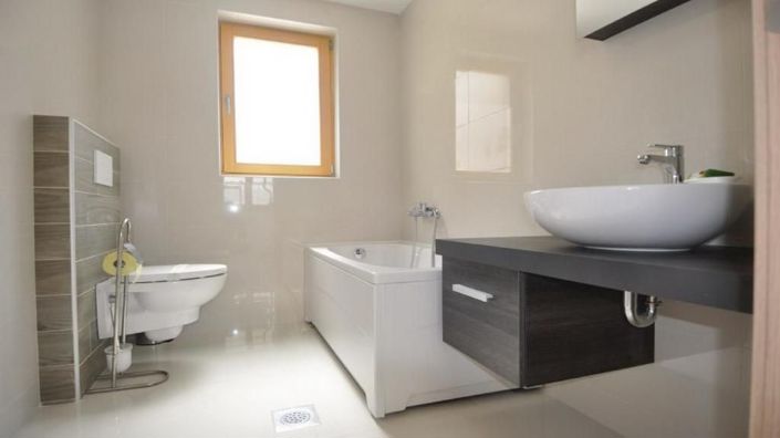 Image No.24-7 Bed Property for sale